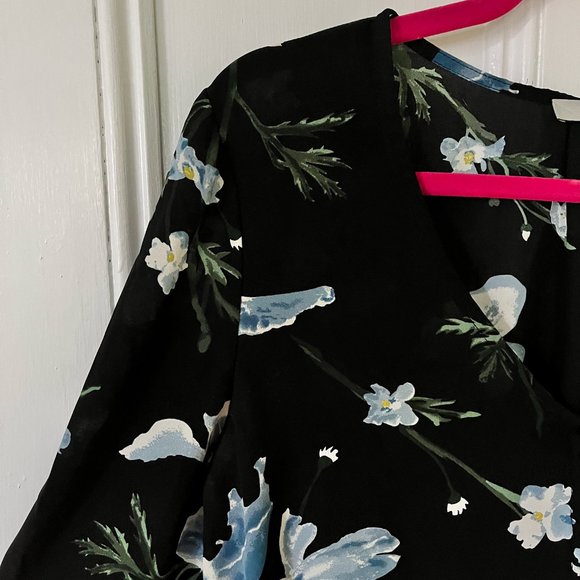 black floral flowy blouse - Picture 5 of 10